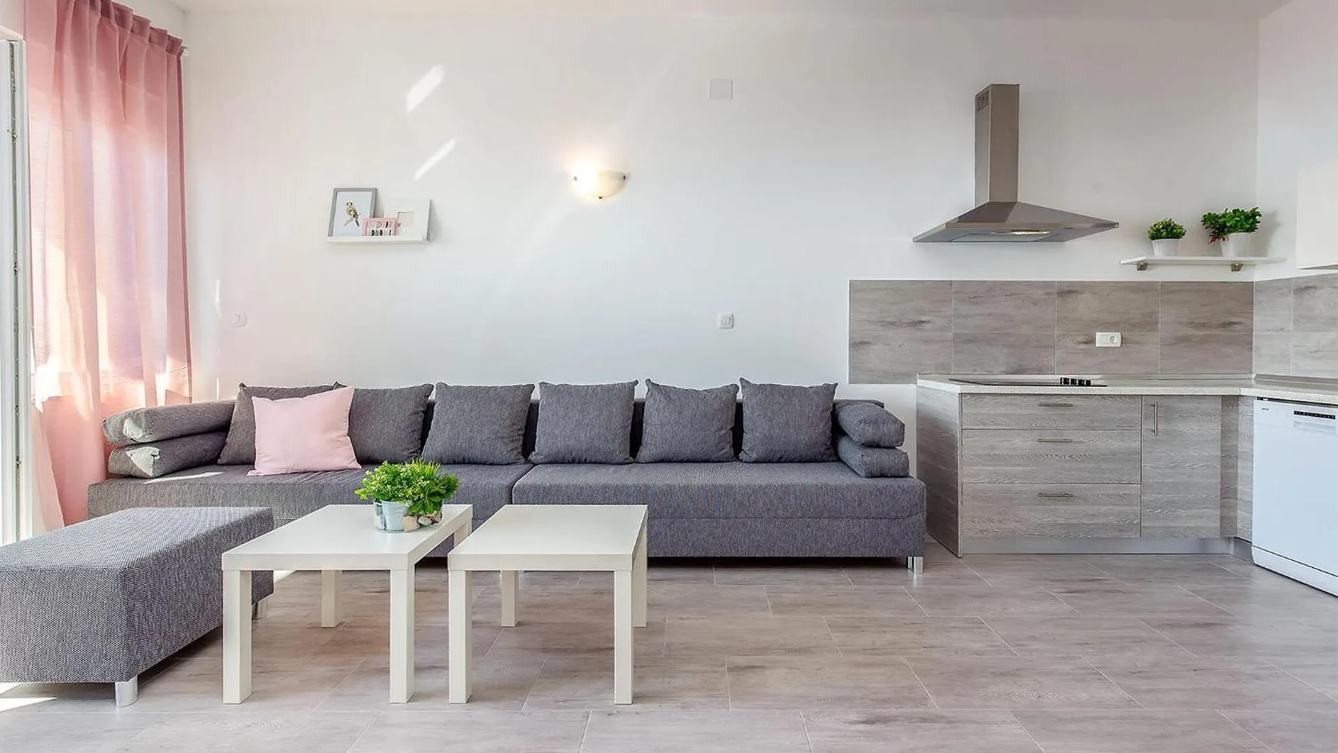 3 Bedroom Stunning Apartment In Dramalj