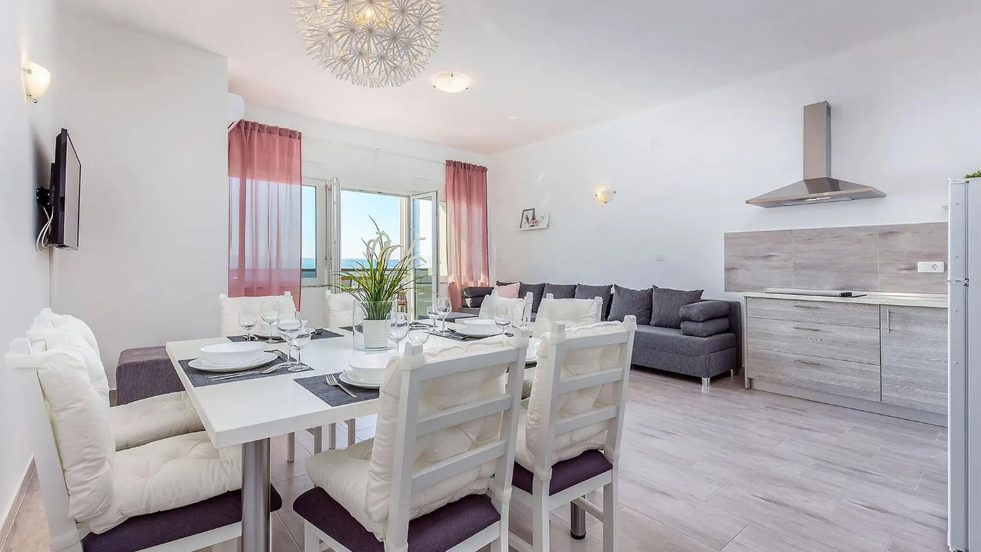 3 Bedroom Stunning Apartment In Dramalj 0*,